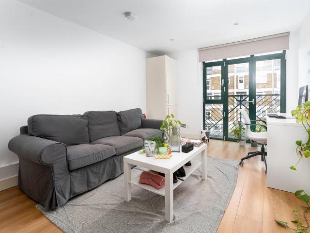 Flat for sale in Bethnal Green, Greater London