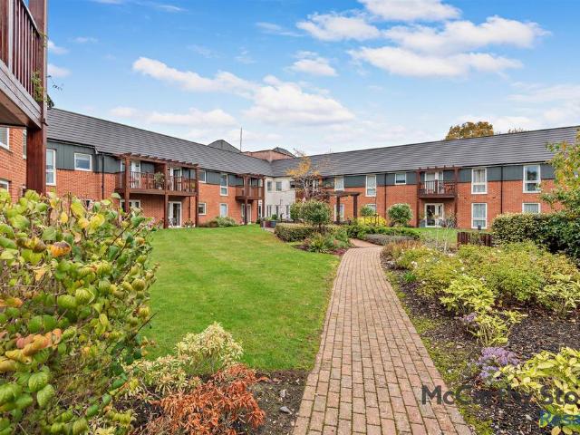 Flat for sale in Alderminster, Warwickshire