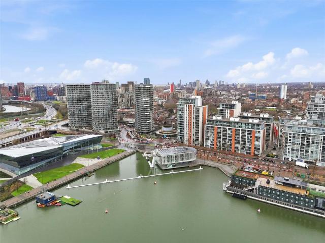 Flat for sale in Canning Town, Greater London