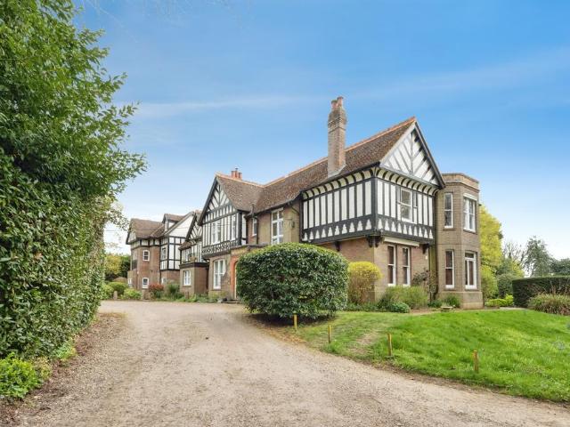 Flat for sale in Addington, Winslow