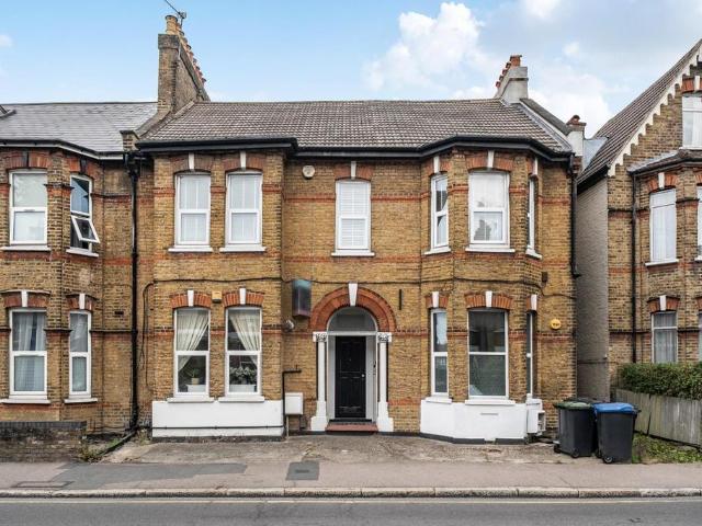 Flat for sale in Greater London