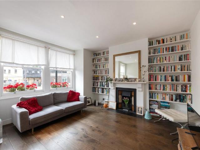 Flat for sale in Belsize Park, Greater London