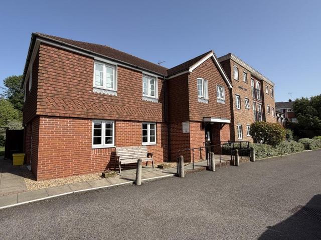 Flat for sale in Horsham, West Sussex