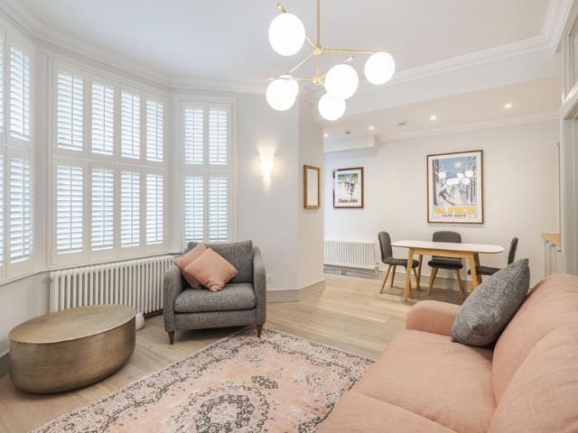 Flat for sale in South Kensington, Greater London