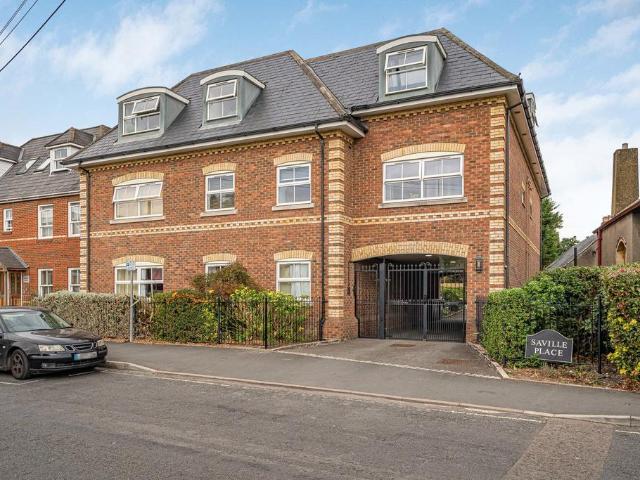 Flat for sale in Englefield Green, Runnymede