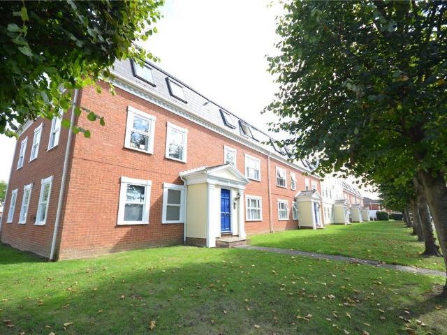 Flat for sale in Watermead, Buckinghamshire