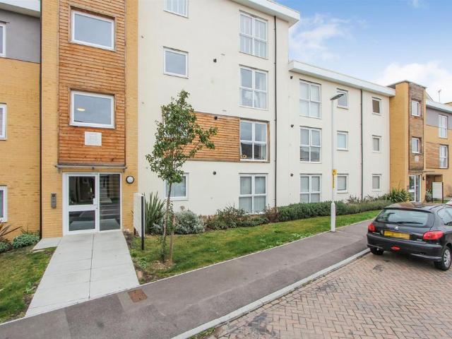 Flat for sale in The Bridge, Kent