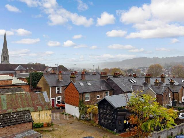 Flat for sale in Pachesham Park, Surrey