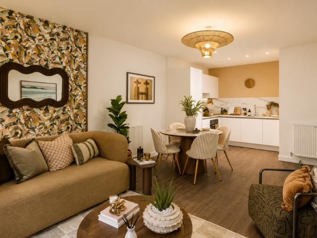 Flat for sale in Hayes, Greater London