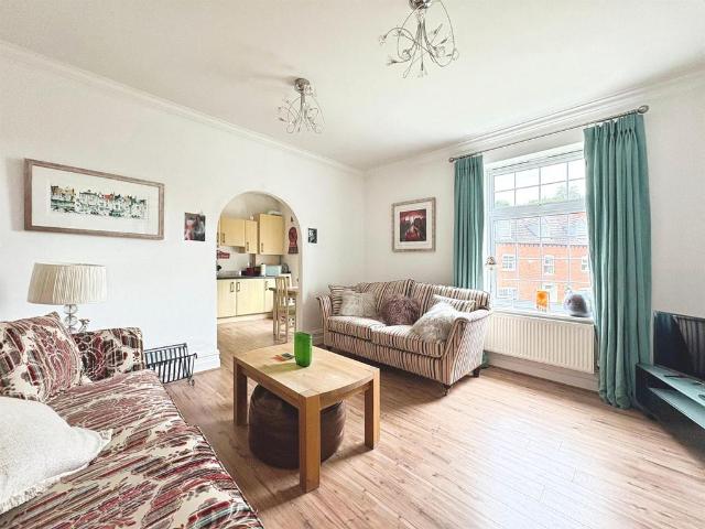Flat for sale in Green Close, Warwickshire