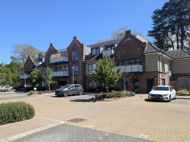 Flat for sale in Finchampstead