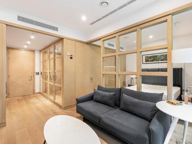 Flat for sale in Nine Elms, Greater London