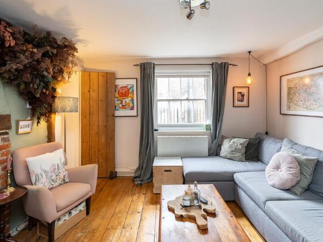 Flat for sale in Rose Hill, Mole Valley