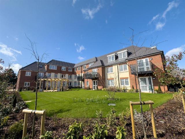 Flat for sale in Fleet, Hart