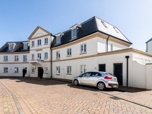 Flat for sale in Hornsey, Greater London