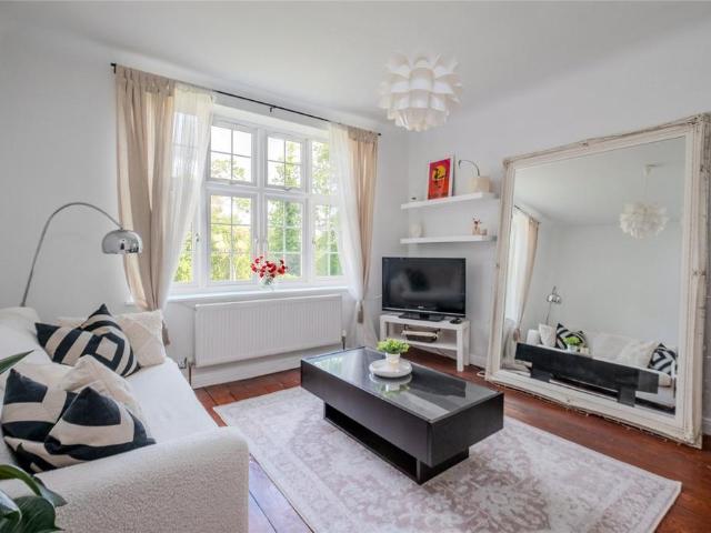 Flat for sale in Streatham Hill, Greater London