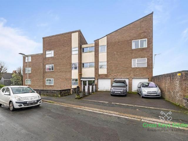 Flat for sale in Mount Wise