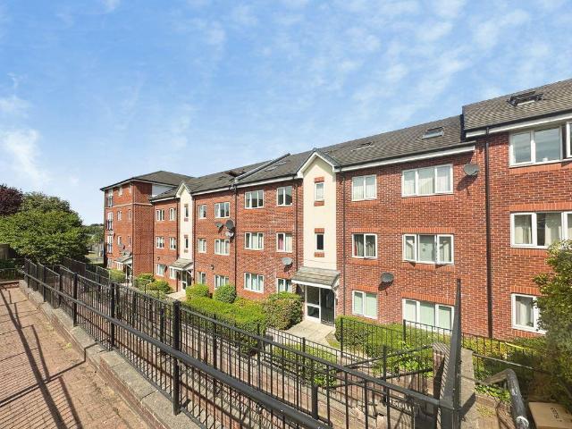 Flat for sale in Outwood Gate, Bury