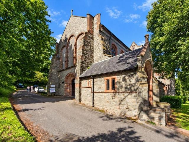 Flat for sale in Bangor, Wales