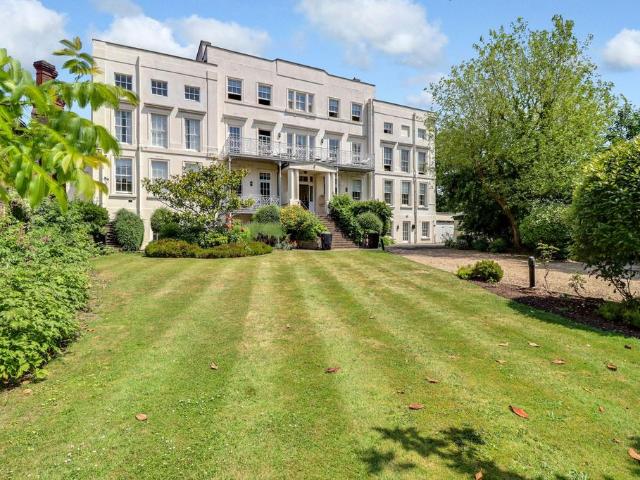 Flat for sale in Greater London
