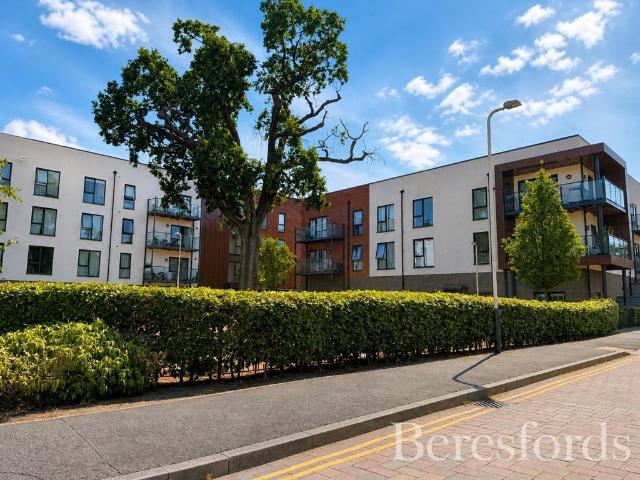 Flat for sale in Harold Wood, Greater London