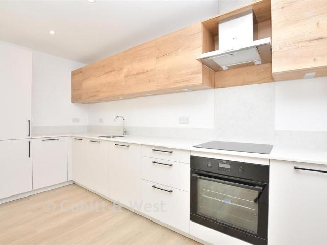 Flat for sale in Chipstead, Reigate and Banstead