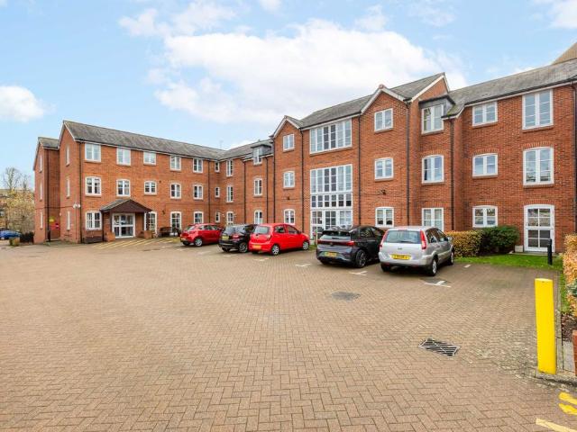 Flat for sale in King's Walden, Hertfordshire