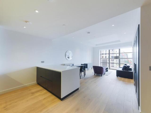 Flat for sale in London City Island, Blackwall