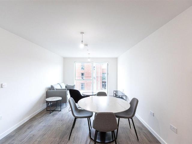 Flat for sale in Harrow Weald, Greater London