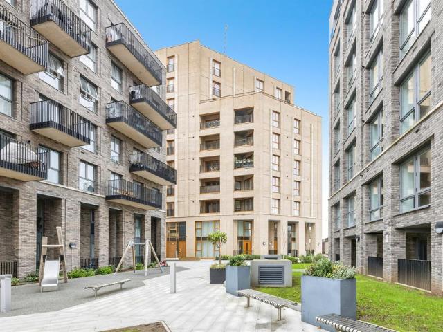Flat for sale in North Watford
