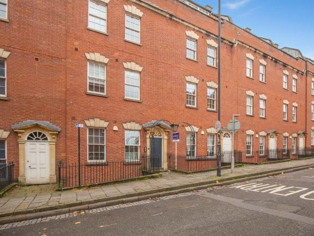 Flat for sale in Feckenham, City Of Bristol