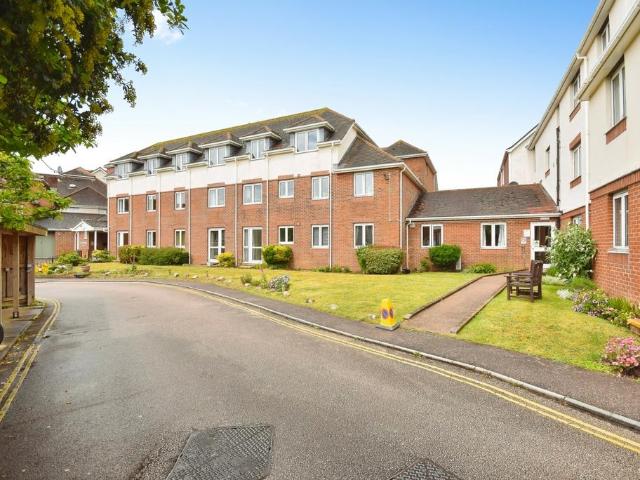 Flat for sale in Withycombe, Budlake