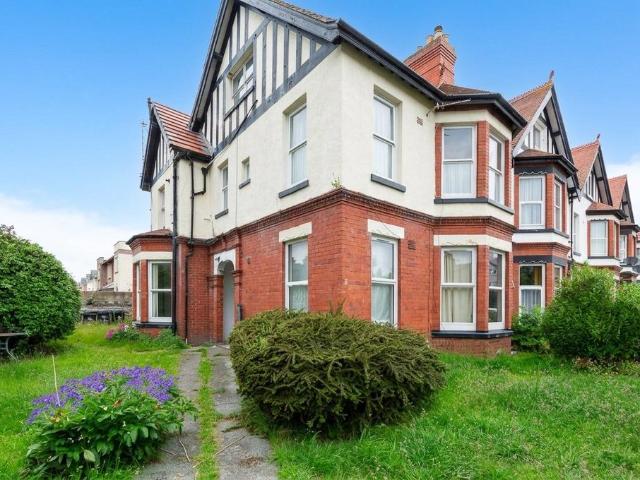 Flat for sale in Llandudno, Wales