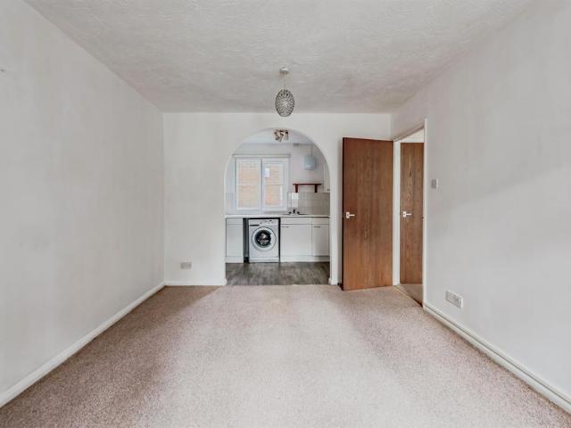 Flat for sale in Red Hill, Surrey