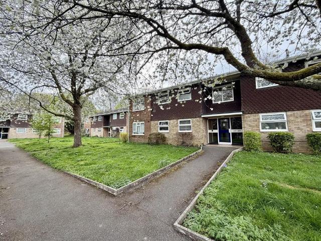 Flat for sale in Oakley, Merley