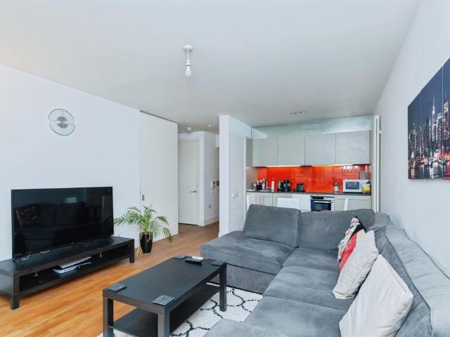 Flat for sale in Black Friars, Old Wharf