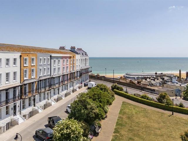Flat for sale in East Cliff, Thanet