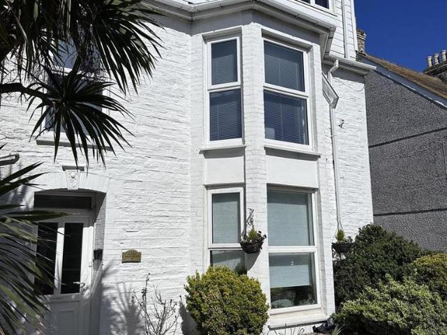 Flat for sale in Newquay, Cornwall