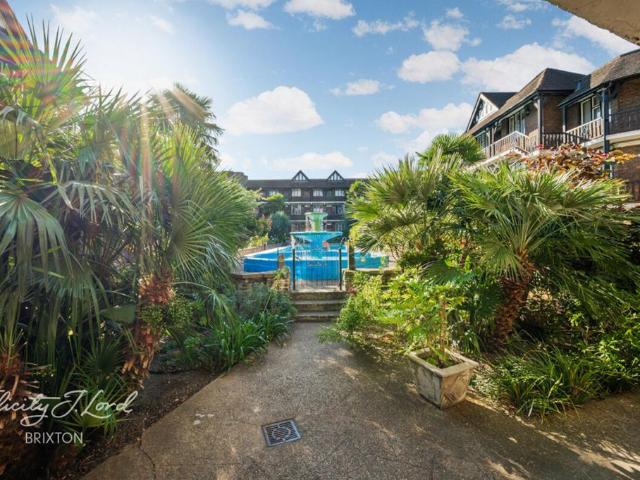 Flat for sale in Streatham Hill, Greater London