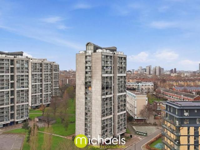 Flat for sale in Camberwell, Greater London
