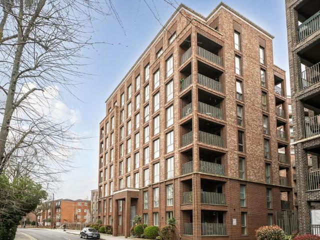Flat for sale in Kenton, Greater London