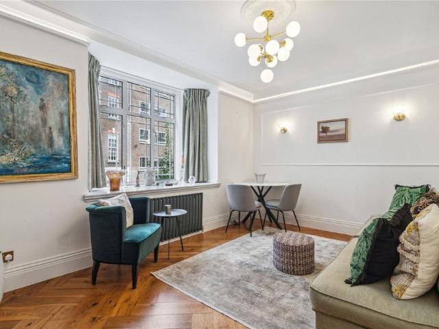 Flat for sale in East Marylebone, Marylebone