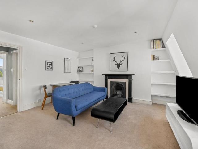 Flat for sale in Putney, Greater London