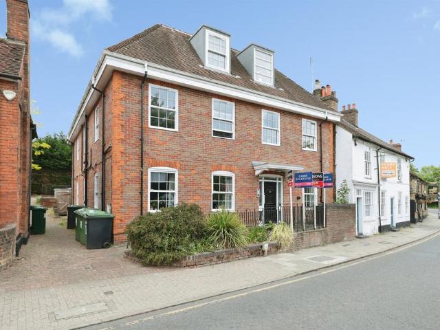 Flat for sale in Batchworth