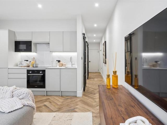 Flat for sale in Lunnon, Buckinghamshire
