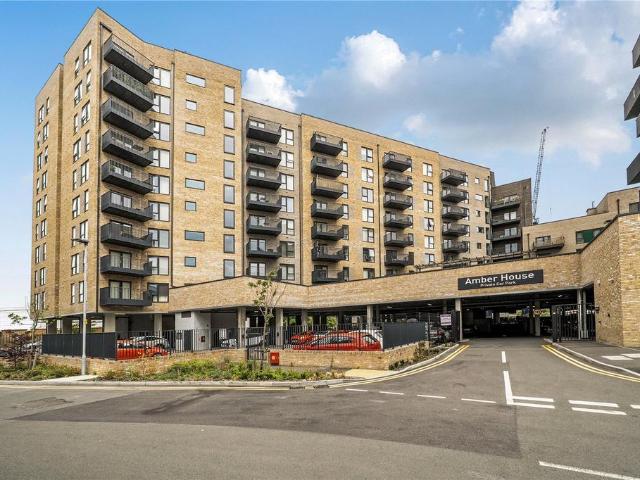 Flat for sale in Easthampstead, Bracknell
