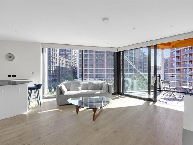 Flat for sale in Nine Elms, Greater London