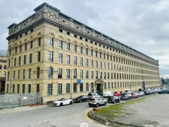 Flat for sale in West Yorkshire