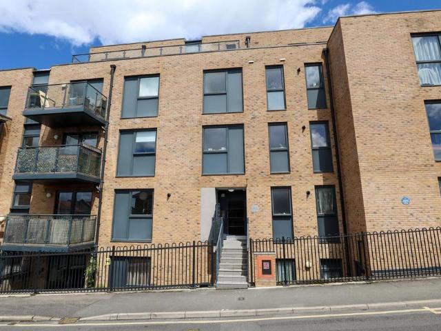 Flat for sale in London Borough of Croydon, Greater London