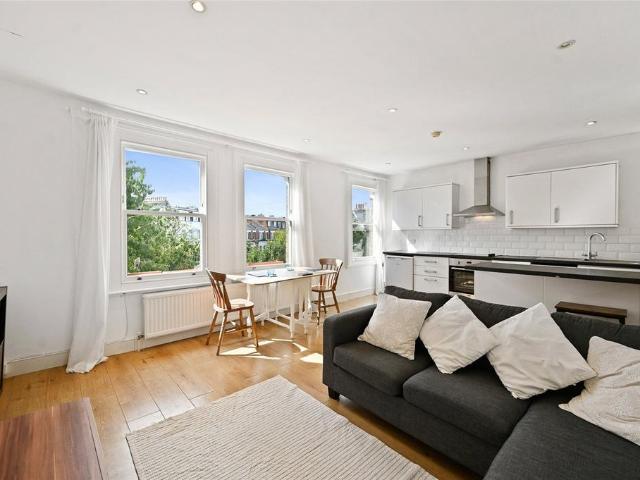 Flat for sale in Shepherd's Bush, Greater London